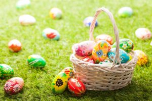cesta huevos de pascua