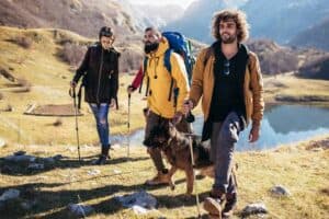 senderismo con mascotas en casas rurales
