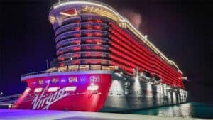 Valiant Lady de noche