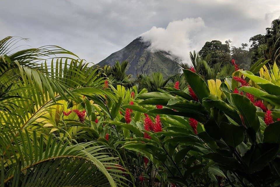 volcan-costa-rica-paisaje-vegetacion